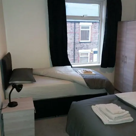 60 Kitchener Street * יורק