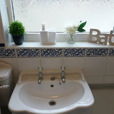 Apartment 60 Kitchener Street *