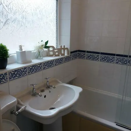 60 Kitchener Street Apartment *